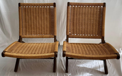 Pair of Hans Wegner Style Mid Century Folding Lounge Chairs, Teak Accent Chairs — detail 2