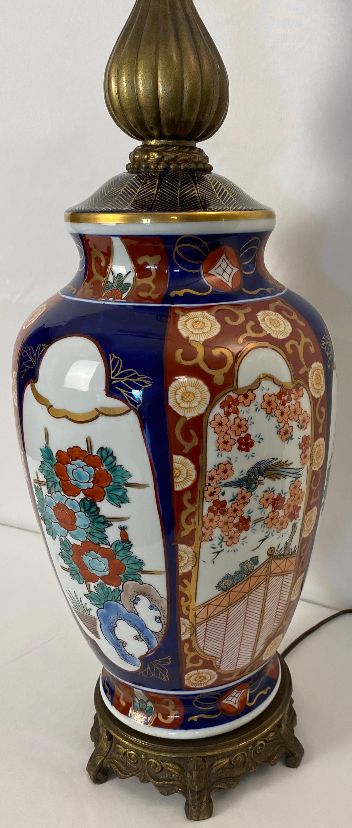 Pair of Japanese Imari Porcelain Style Lamps, Signed — detail 13