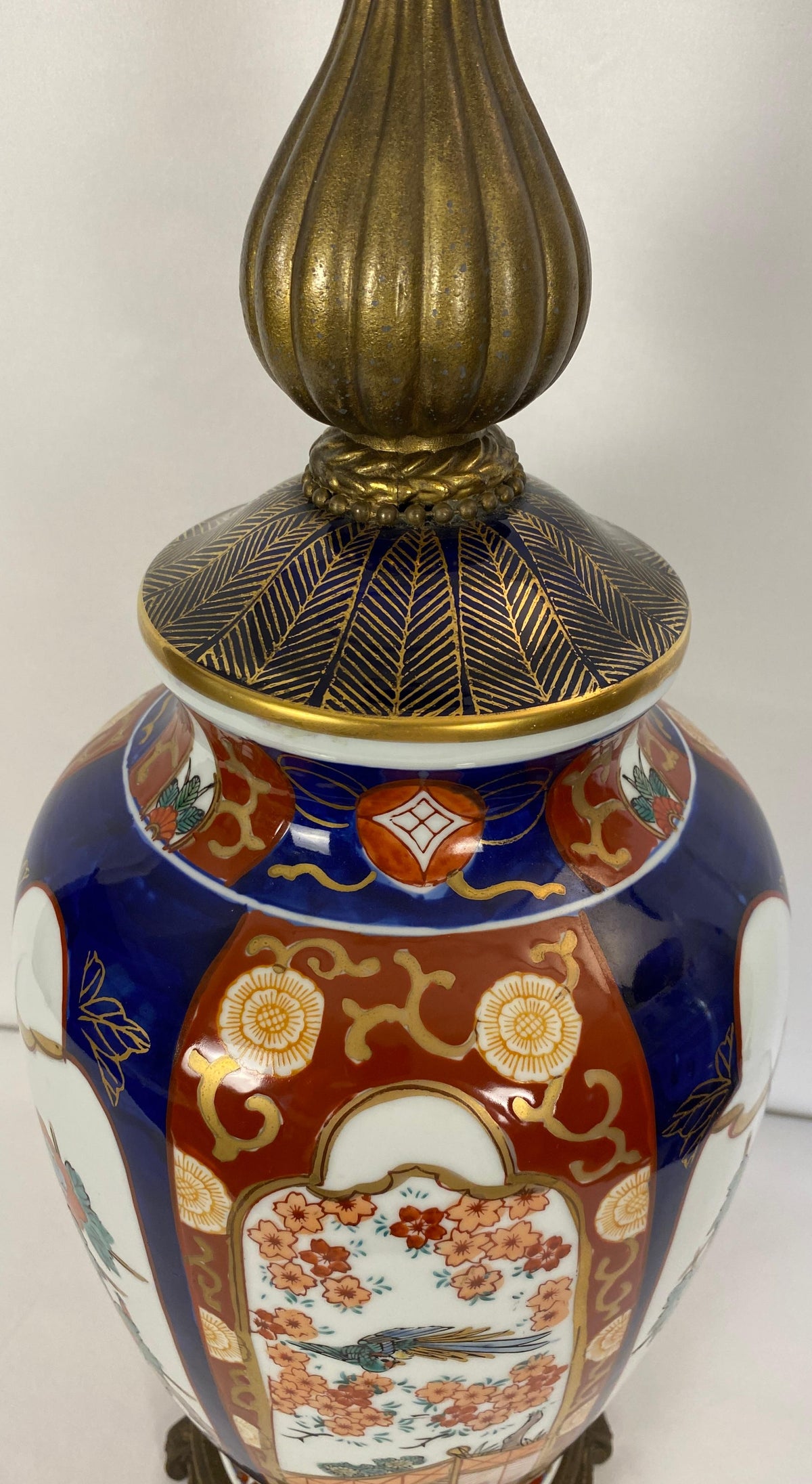 Pair of Japanese Imari Porcelain Style Lamps, Signed — detail 5
