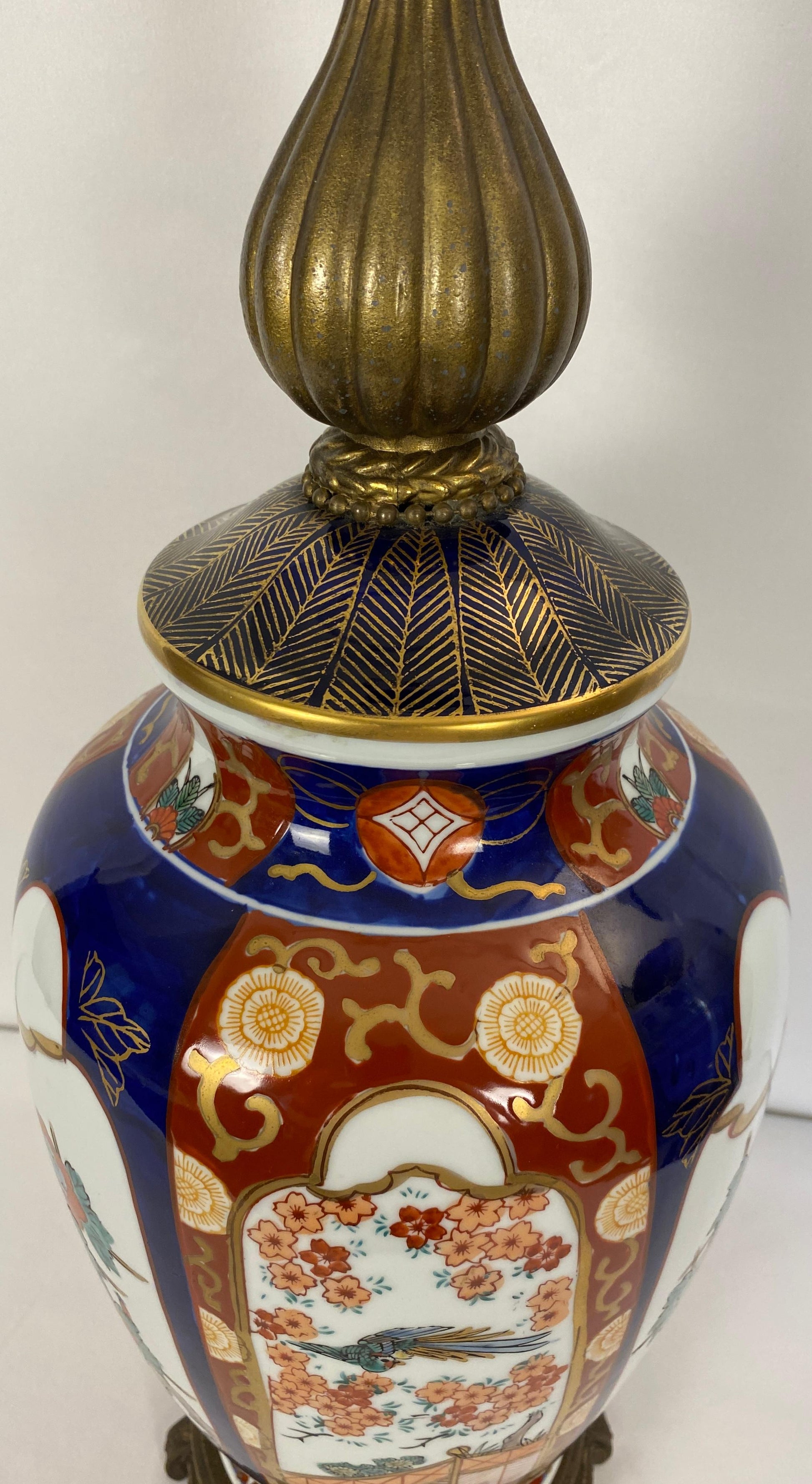Pair of Japanese Imari Porcelain Style Lamps, Signed — detail 5