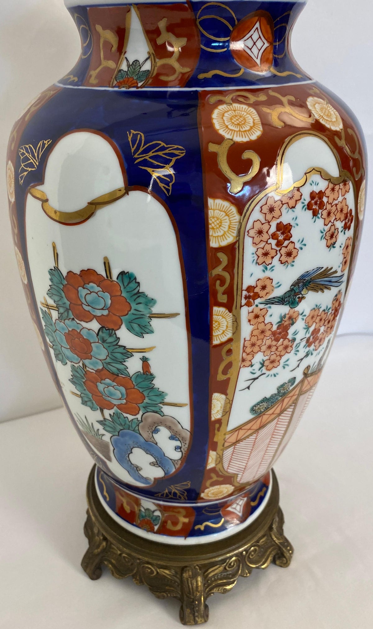 Pair of Japanese Imari Porcelain Style Lamps, Signed — detail 6