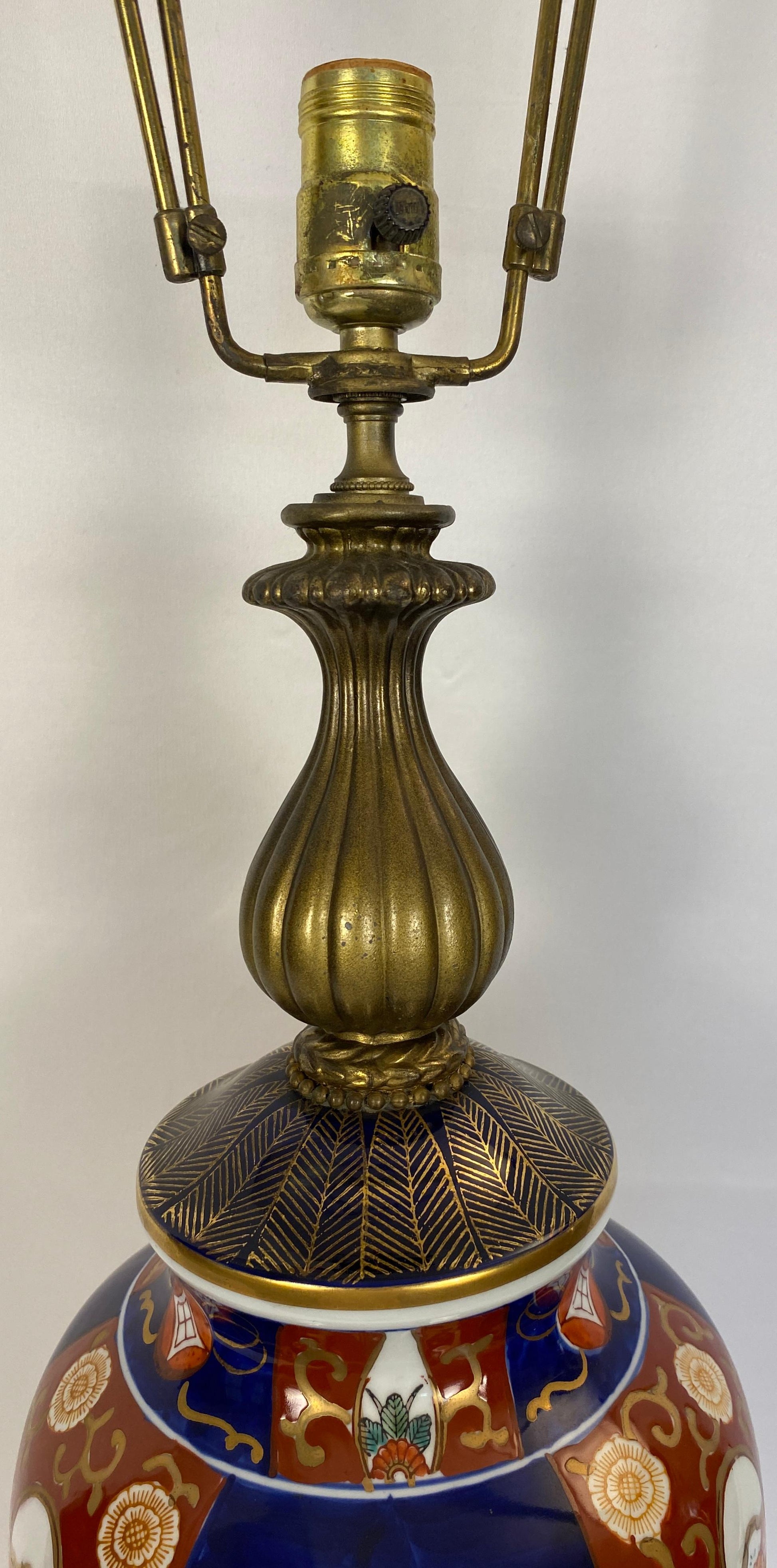 Pair of Japanese Imari Porcelain Style Lamps, Signed — detail 9