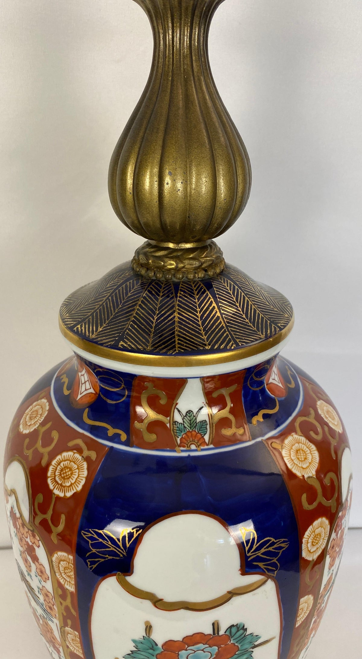 Pair of Japanese Imari Porcelain Style Lamps, Signed — detail 10