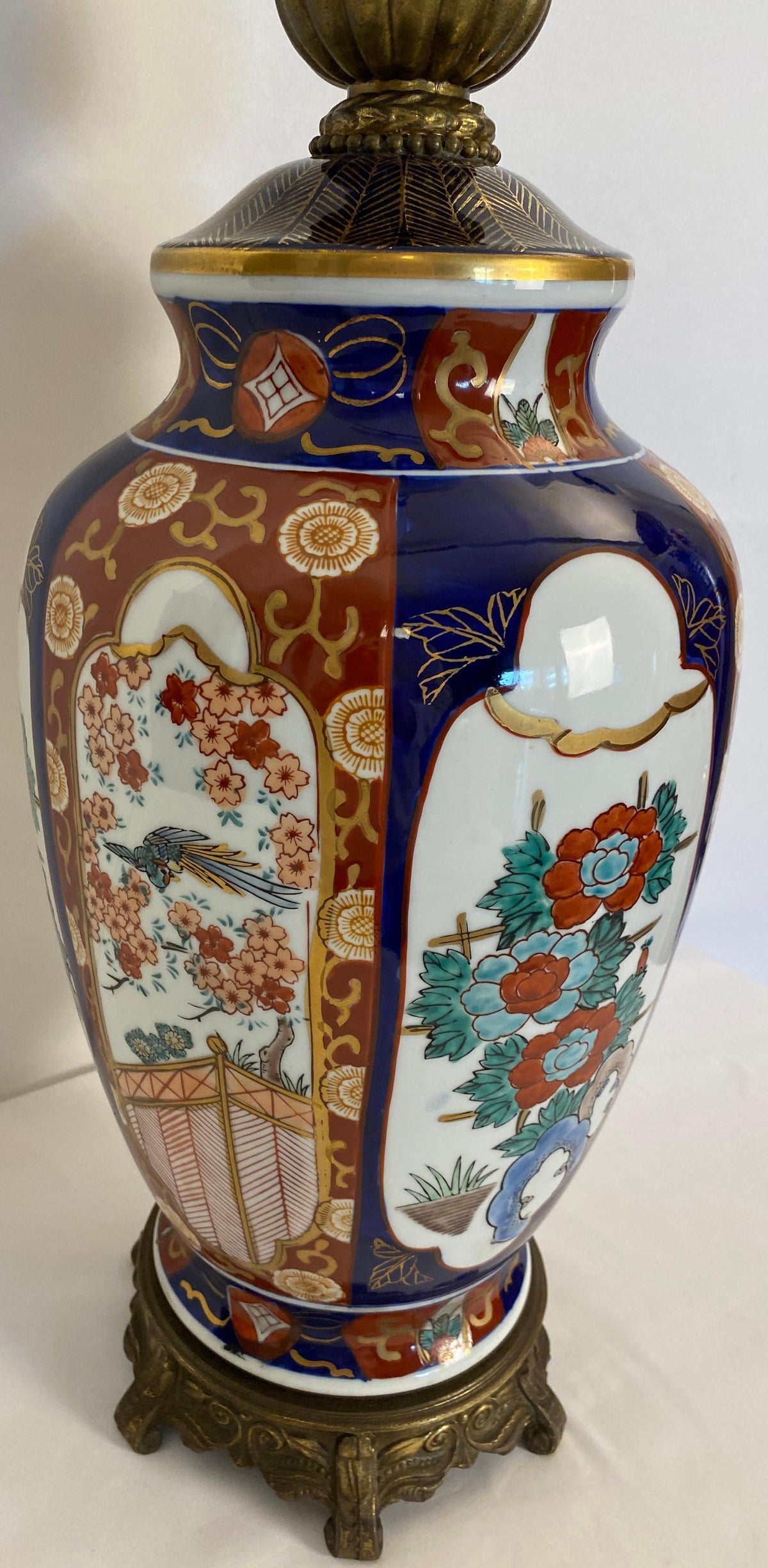 Pair of Japanese Imari Porcelain Style Lamps, Signed — detail 11