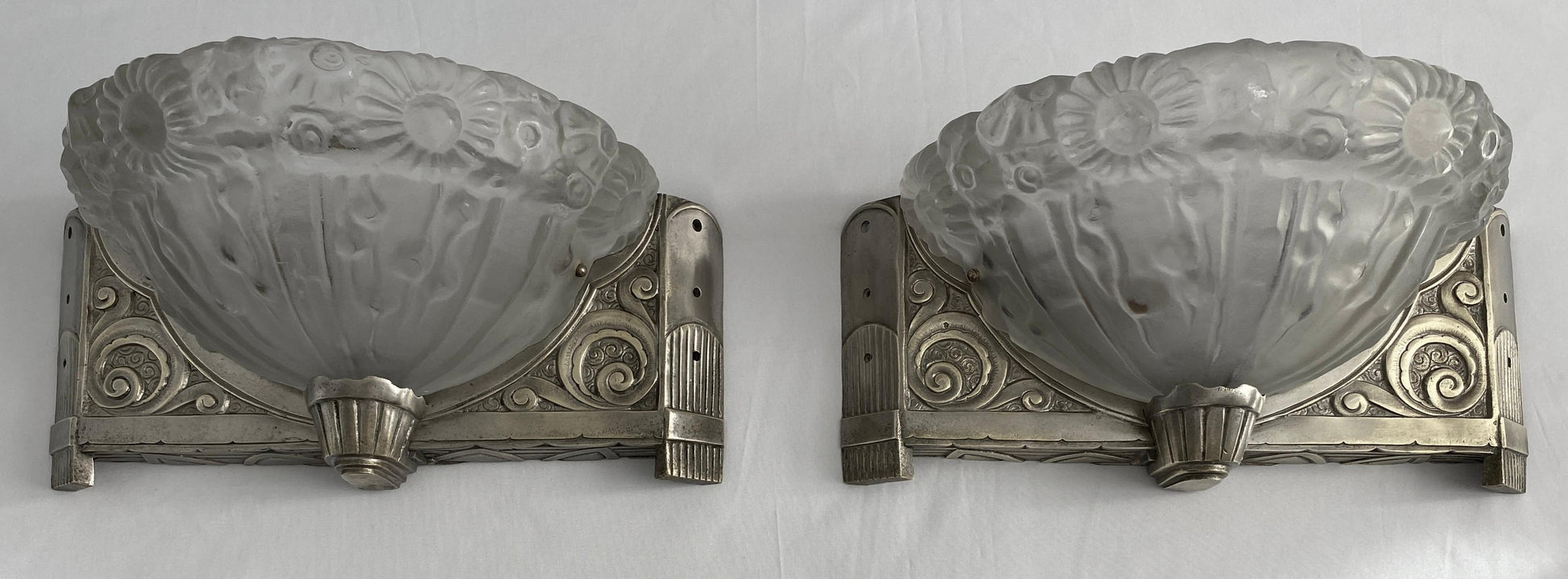 Pair of French Art Deco Wall Sconces in the Style of Degue — detail 14