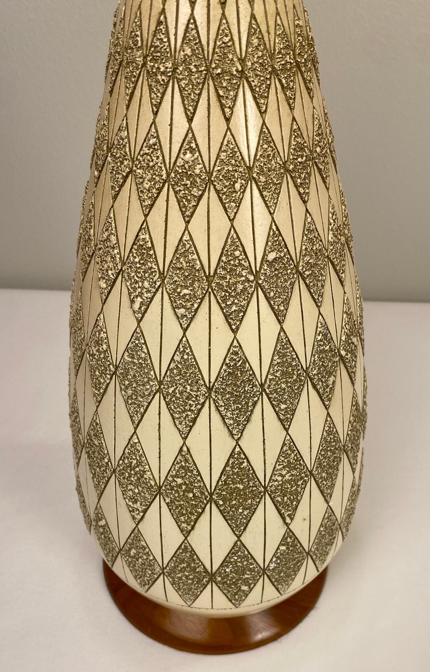 Pair of Beige Mid-Century Table Lamps by Quartite Creative Corp. — detail 3
