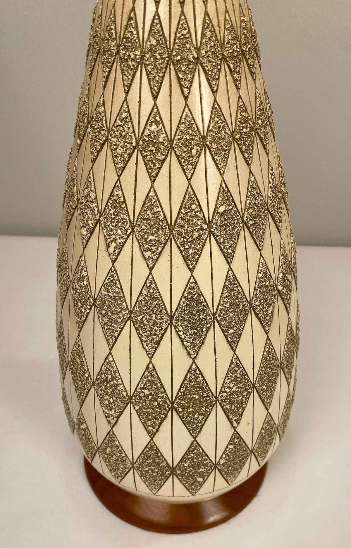 Pair of Beige Mid-Century Table Lamps by Quartite Creative Corp. — detail 3