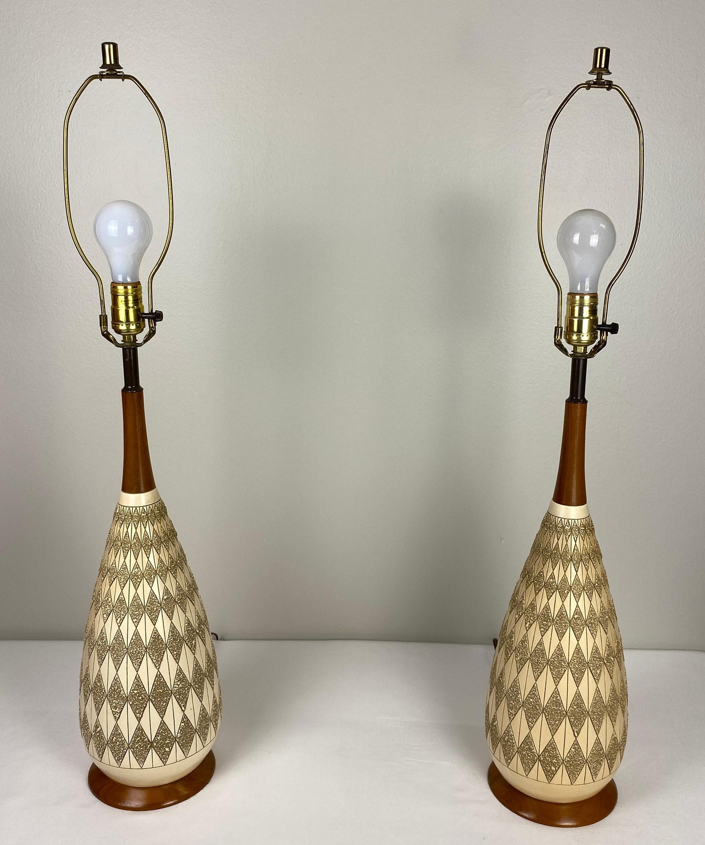 Pair of Beige Mid-Century Table Lamps by Quartite Creative Corp. — detail 11