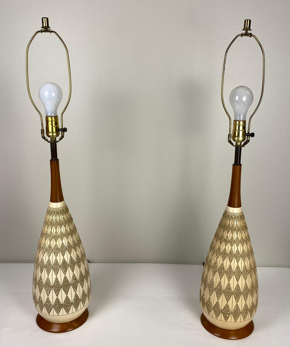 Pair of Beige Mid-Century Table Lamps by Quartite Creative Corp. — detail 11