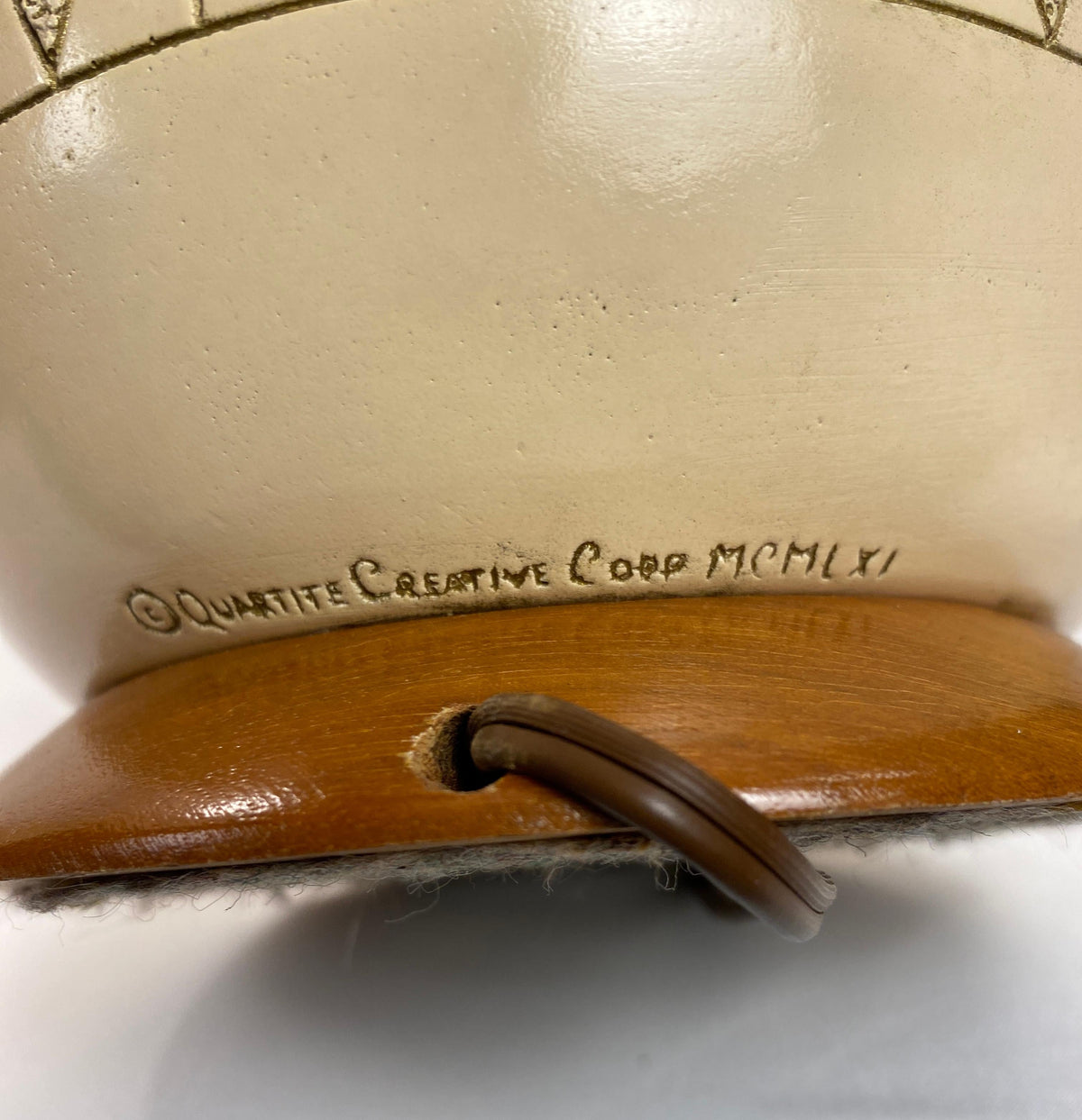 Pair of Beige Mid-Century Table Lamps by Quartite Creative Corp. — detail 7