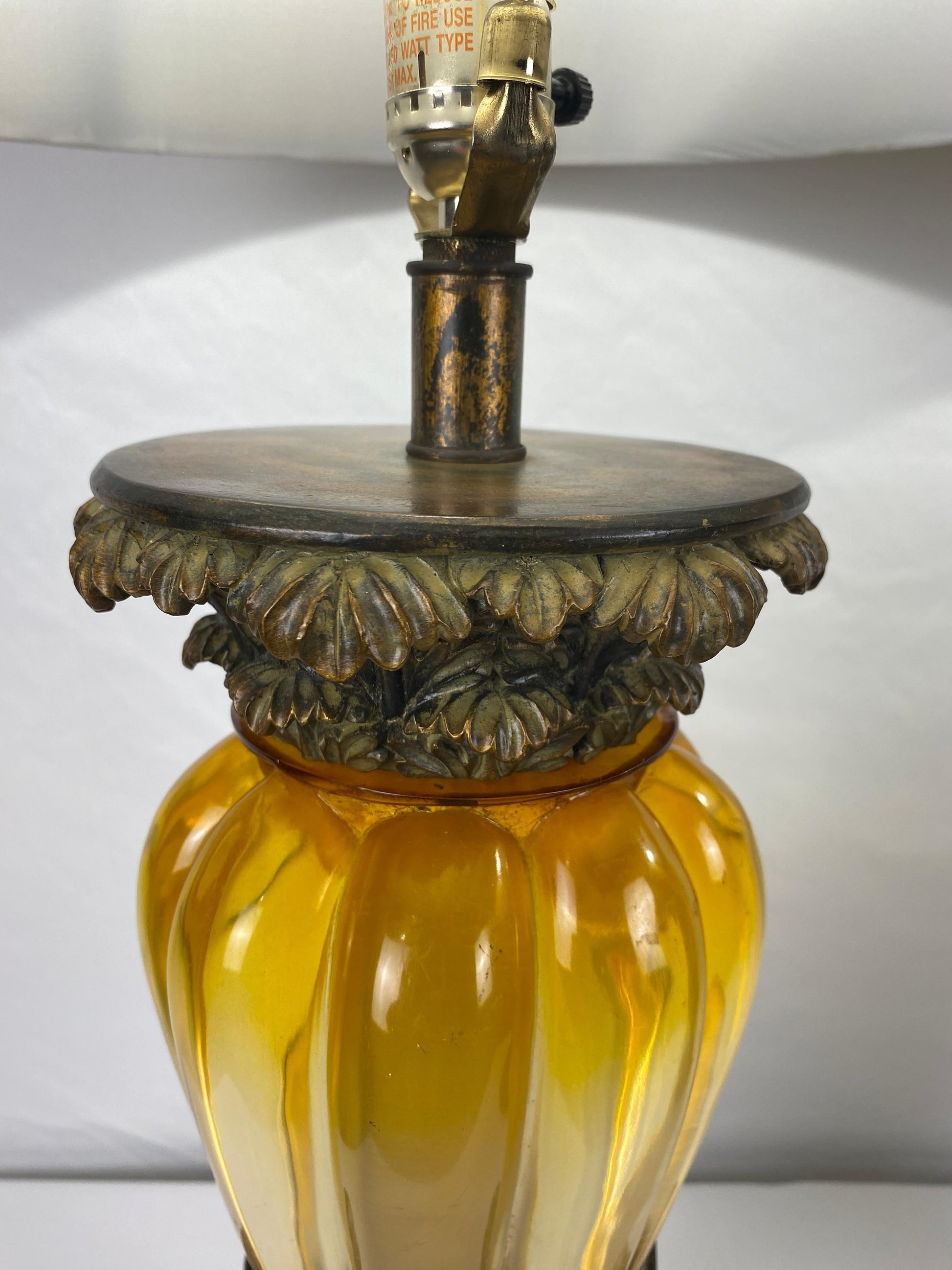 Amber Colored Pair of Mid-Century Glass Table Lamps with Beige Silk Shades — detail 3