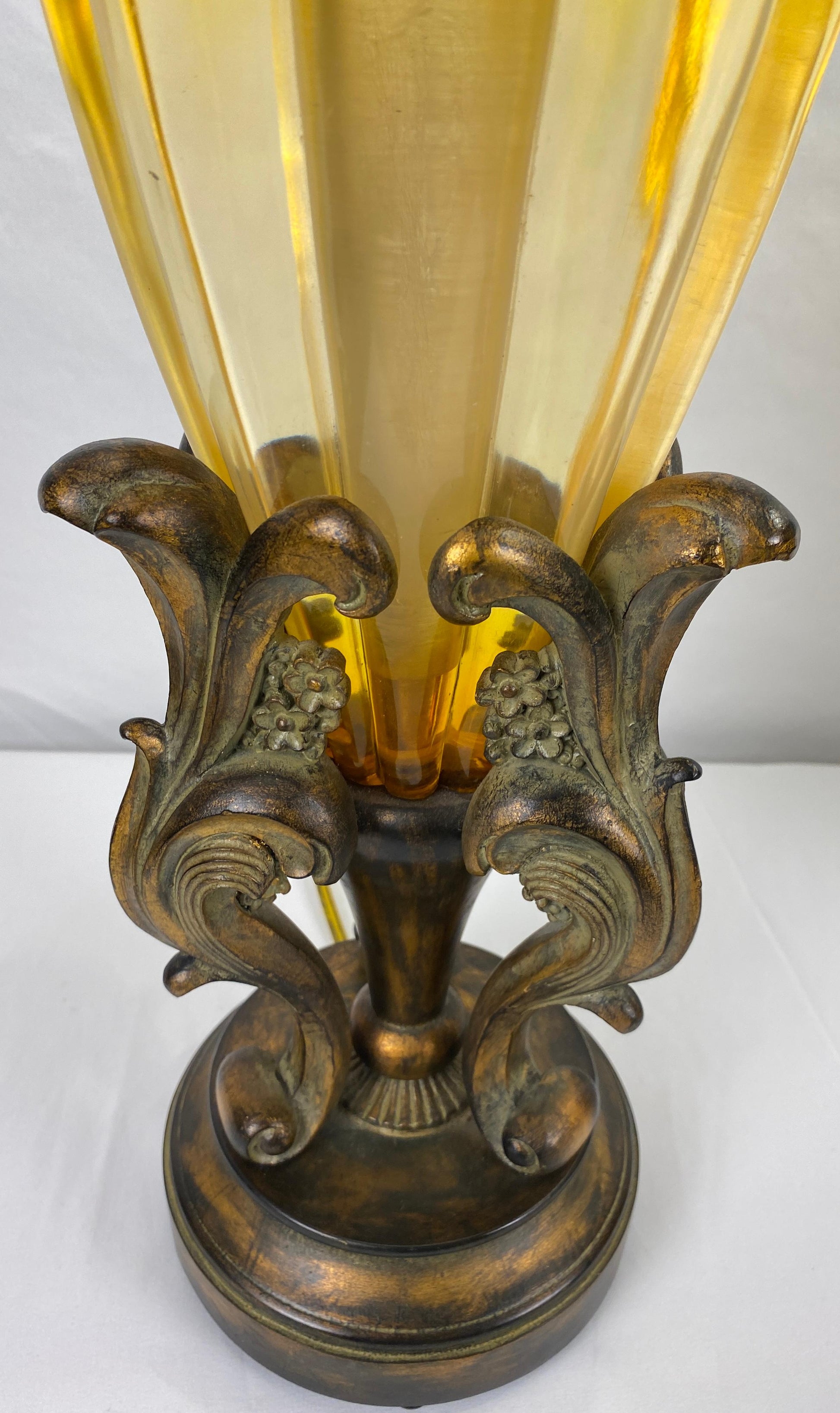 Amber Colored Pair of Mid-Century Glass Table Lamps with Beige Silk Shades — detail 4
