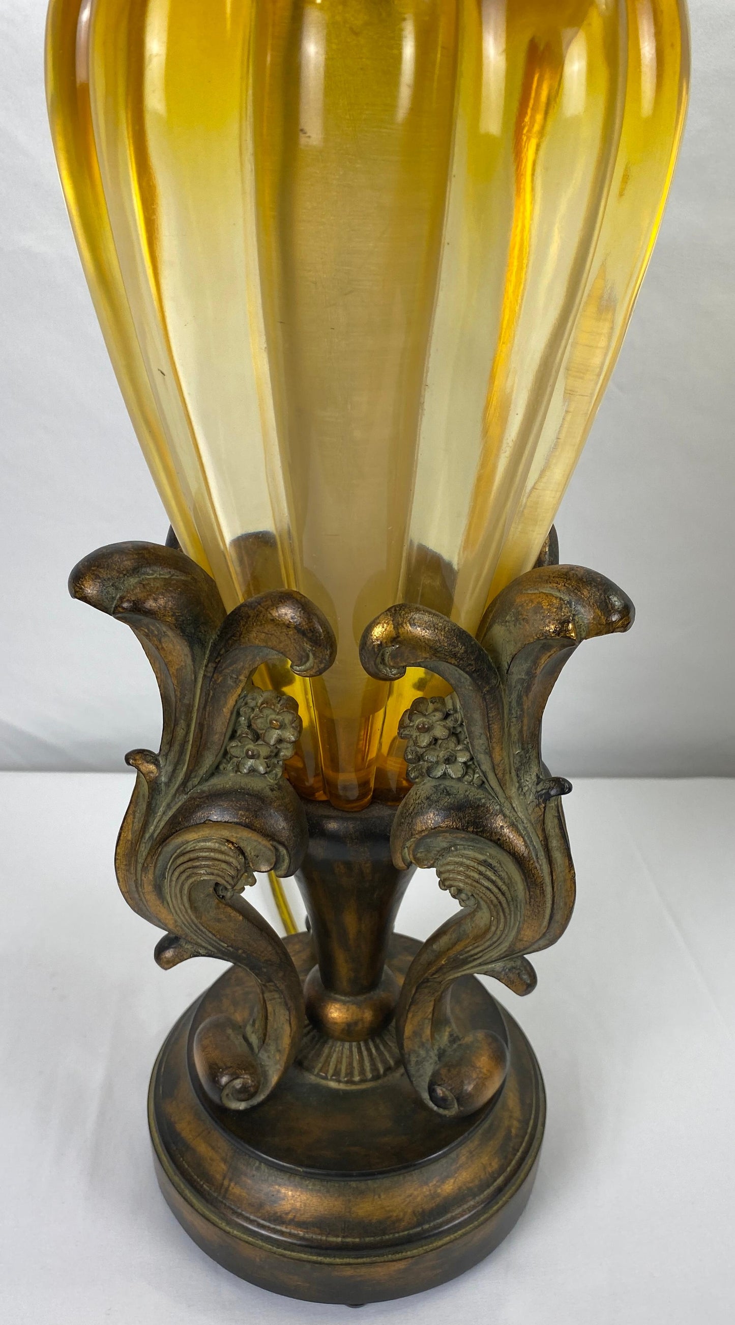 Amber Colored Pair of Mid-Century Glass Table Lamps with Beige Silk Shades — detail 6