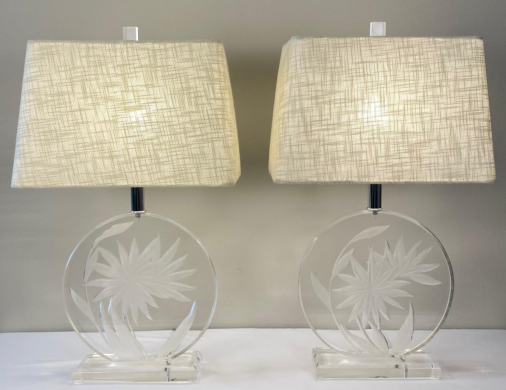 Pair of Mid-Century Modern Lucite Table Lamps in the Manner of Karl Springer — detail 7