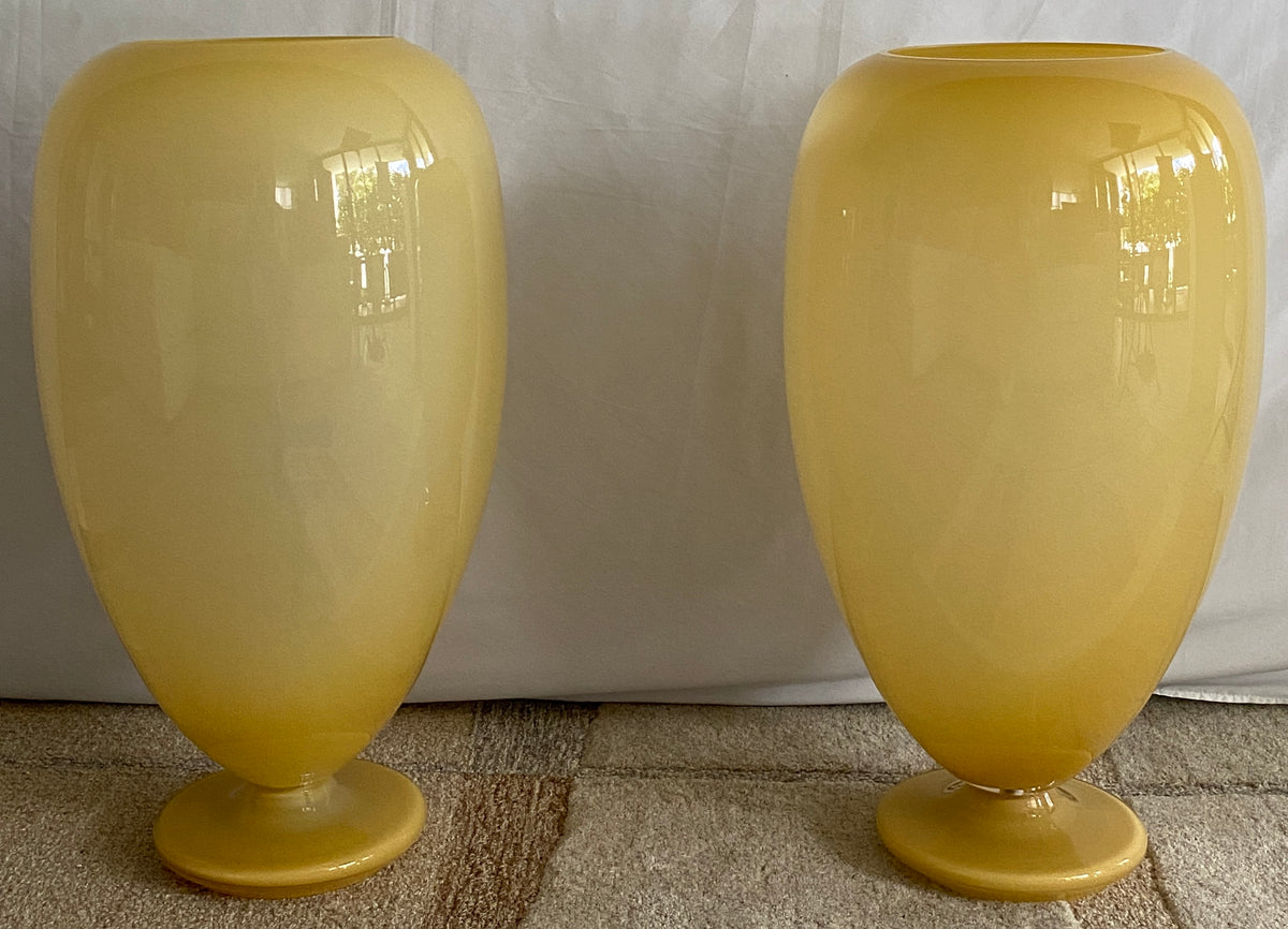 Monumental Pair of Italian Biomorphic Amber Blown Glass Balloon Lamps, circa 1970s — detail 2