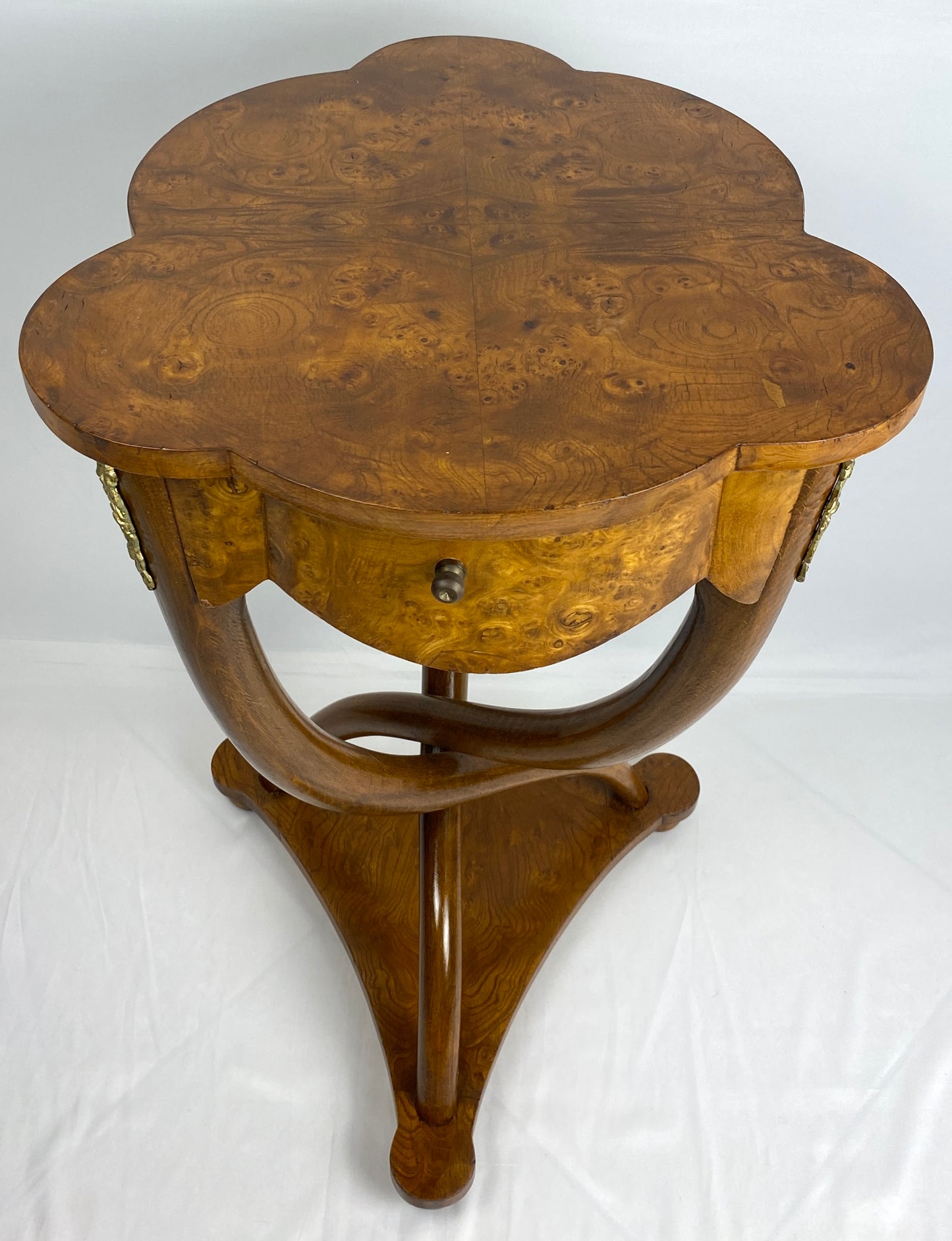 Italian Pair of Burl Walnut Side Tables With Curved Legs — detail 7