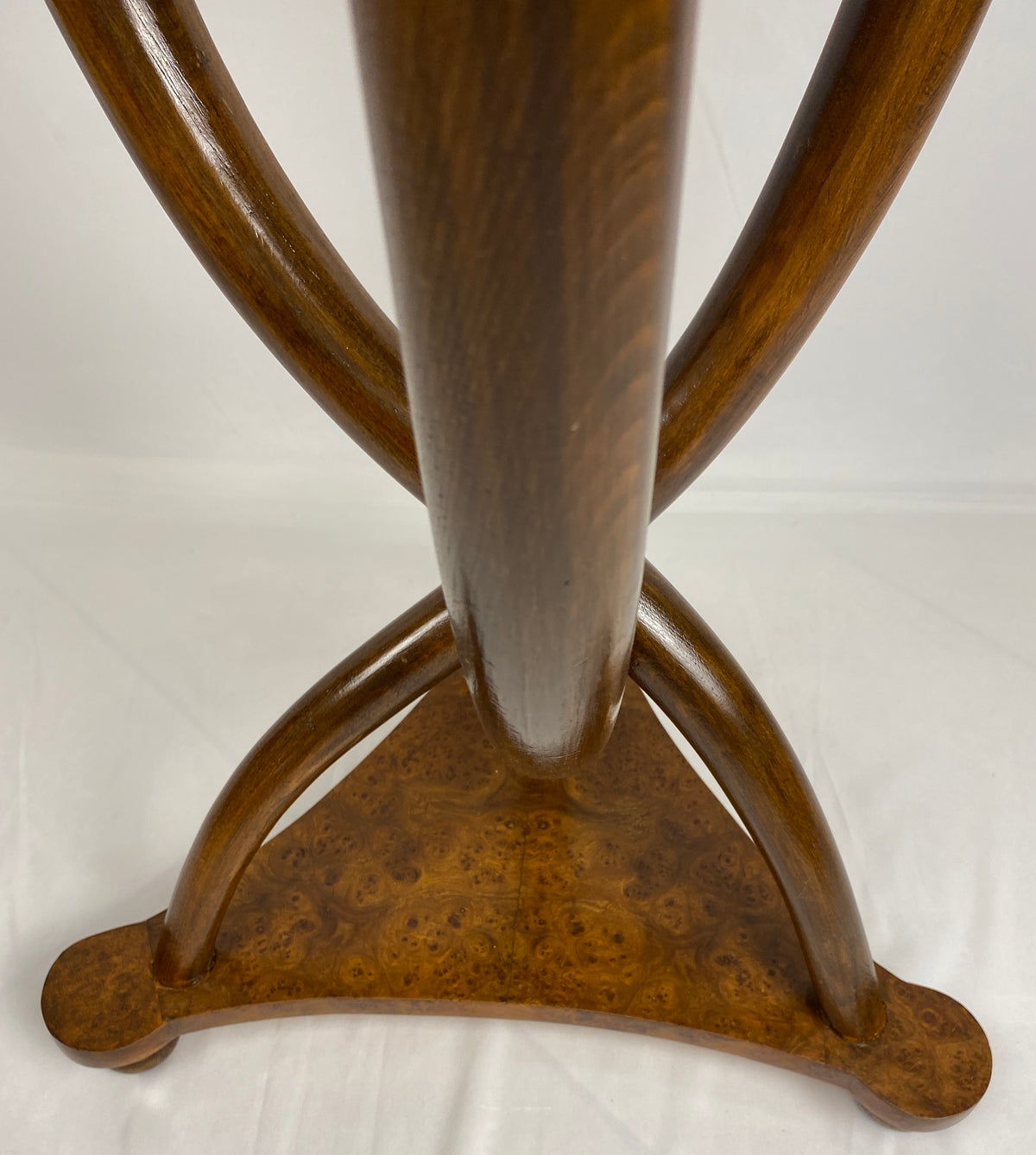 Italian Pair of Burl Walnut Side Tables With Curved Legs — detail 5