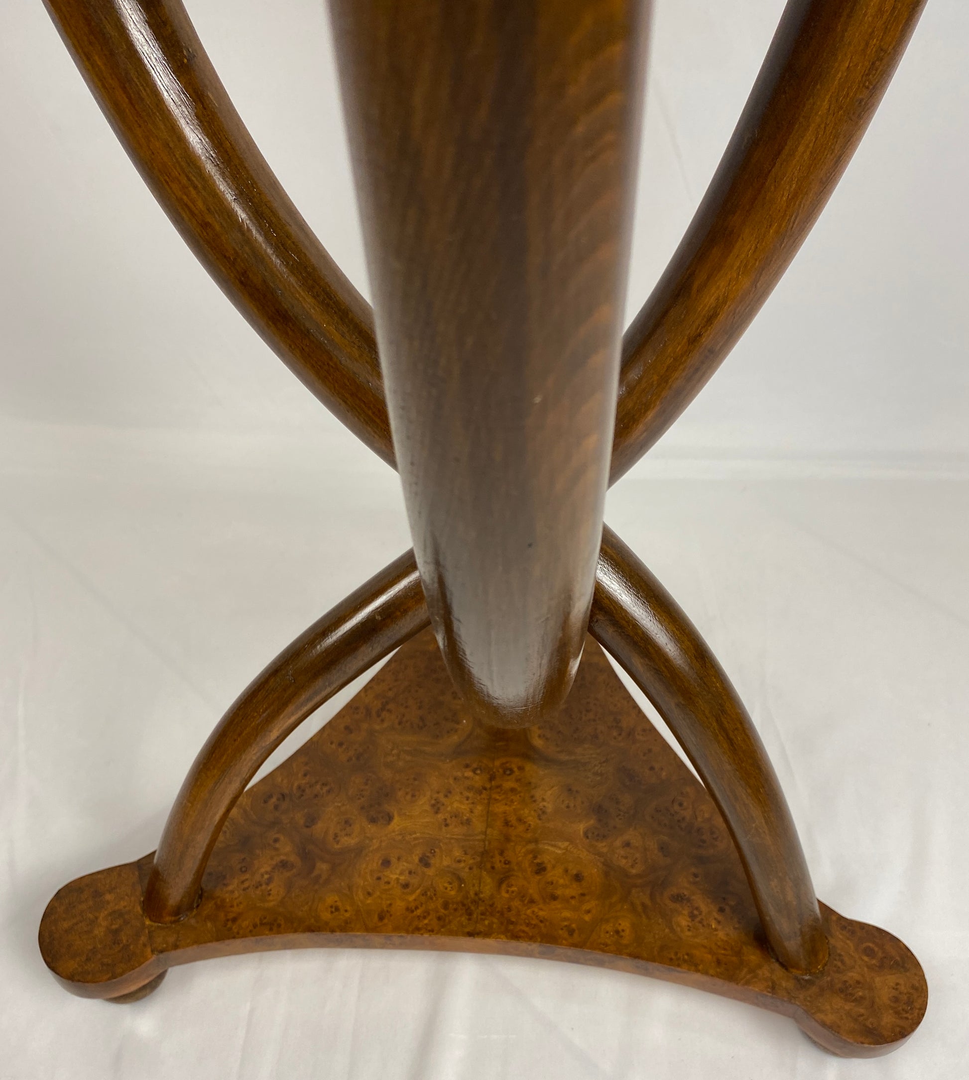 Italian Pair of Burl Walnut Side Tables With Curved Legs — detail 5