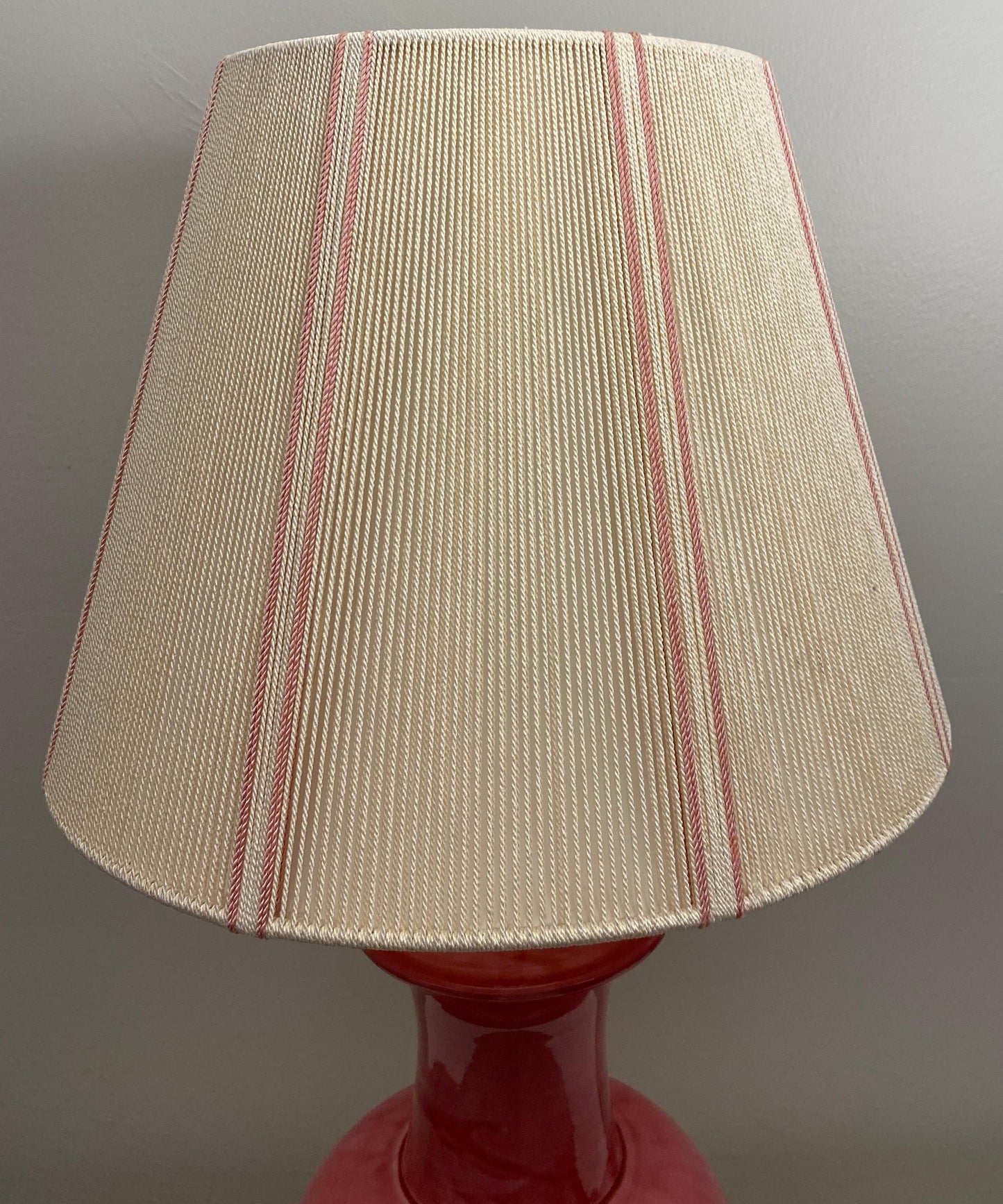 French Ceramic and Lucite Table Lamp Pink and Clear Base — detail 8