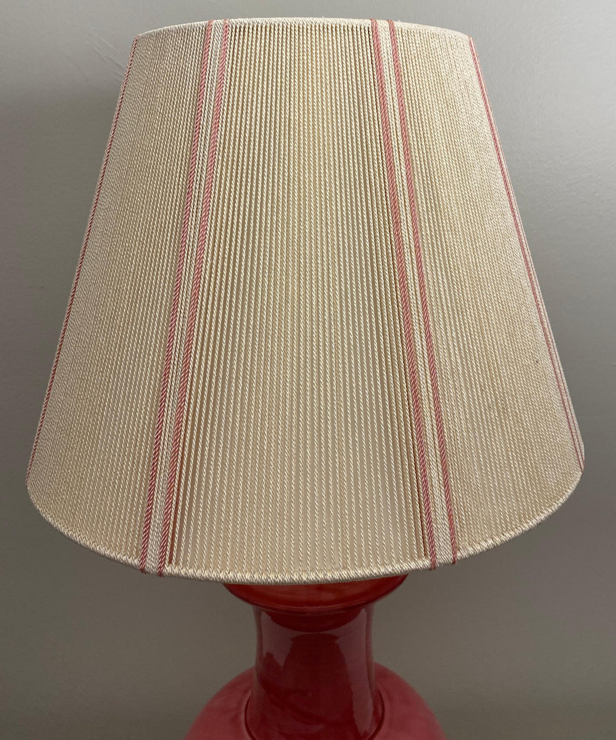 French Ceramic and Lucite Table Lamp Pink and Clear Base — detail 8