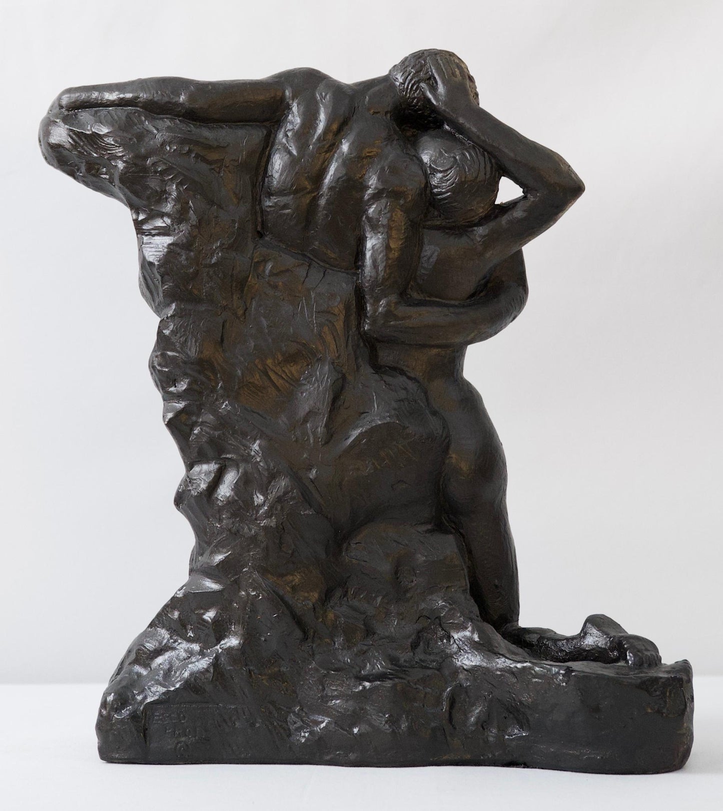 Modern Figurative Sculpture Embracing Couple — detail 4