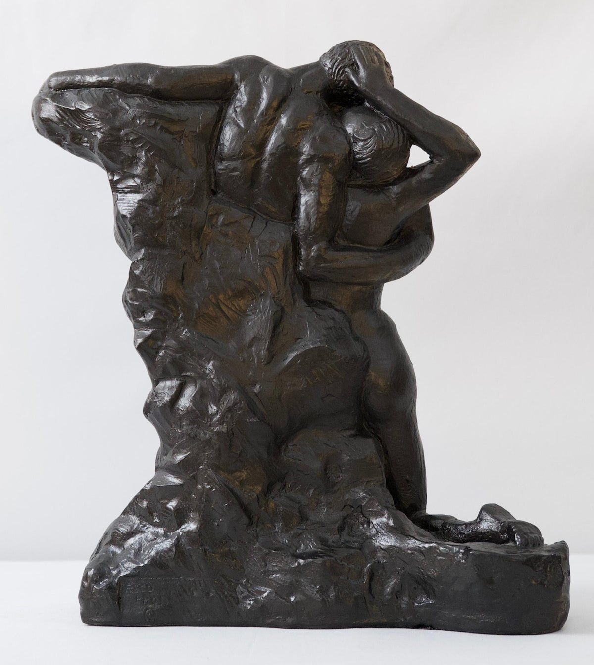 Modern Figurative Sculpture Embracing Couple — detail 4