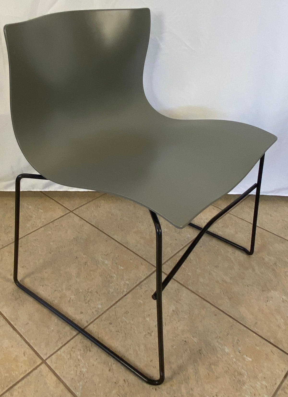 Lella and Massimo Vignelli Handkerchief Stacking Chairs, Set of 4 Knoll Chairs — detail 7