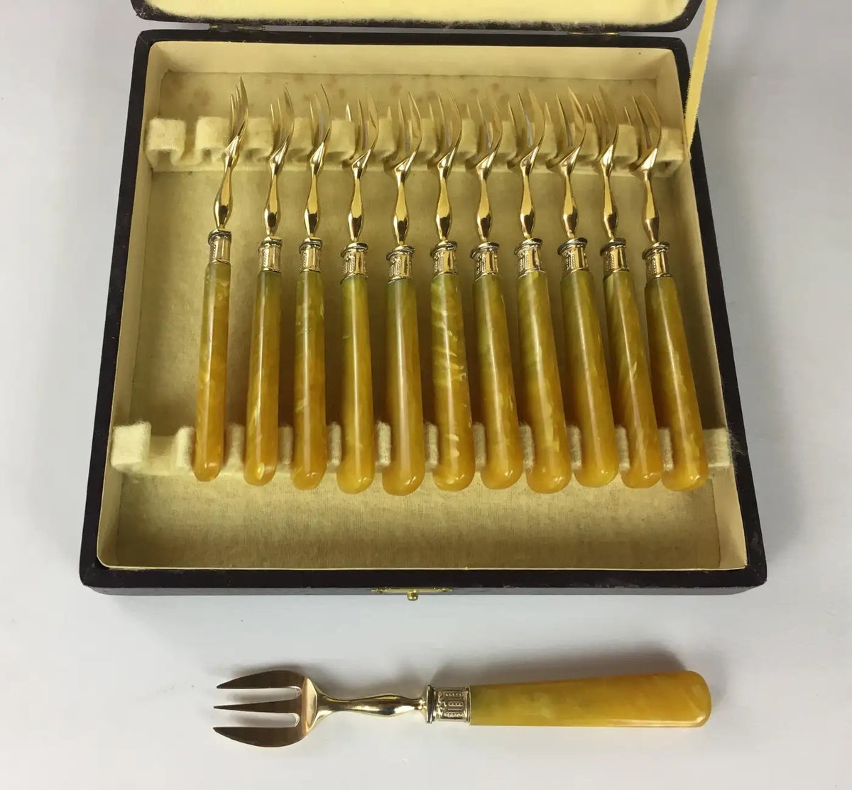 Set of 36 French Gold-Plated Flatware with Mother-of-Pearl Handles, Original Box — detail 7