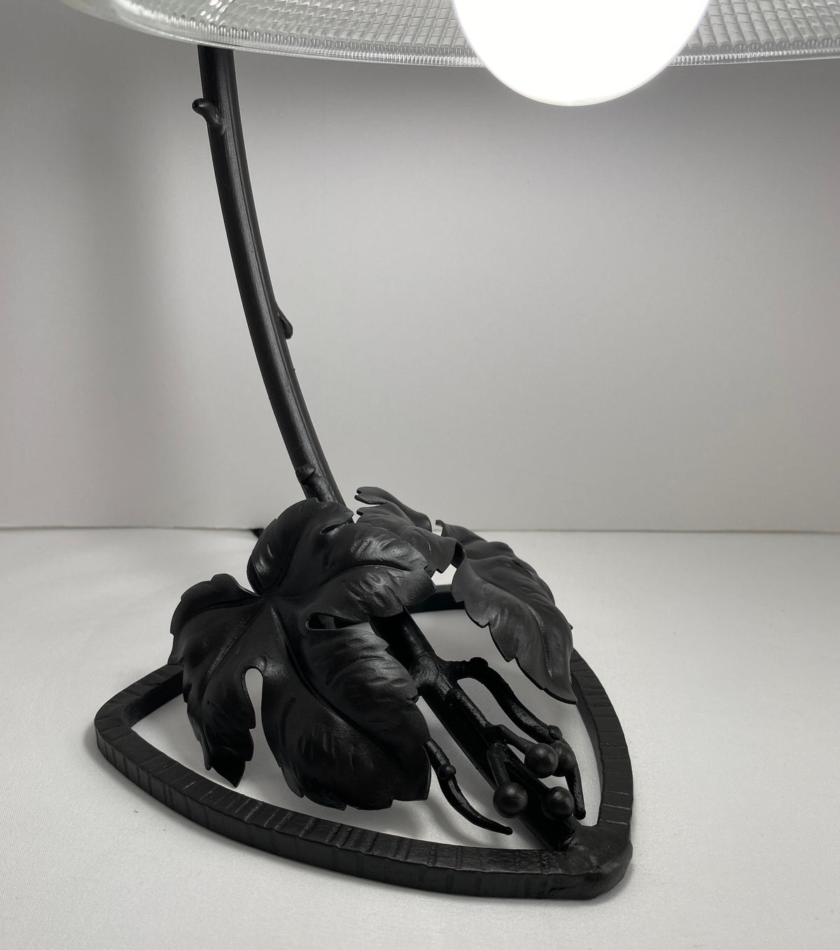 French Art Deco Forged Iron Table Lamp With Glass Shade — detail 7