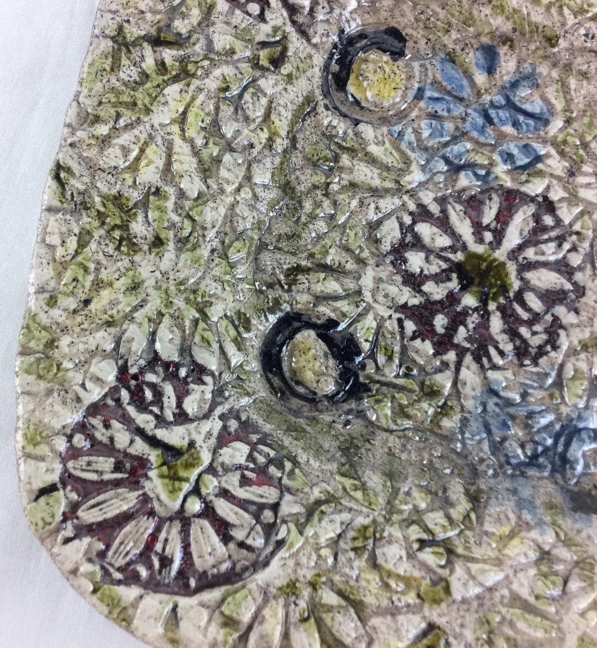 French Midcentury Decorative Ceramic Plate — detail 2