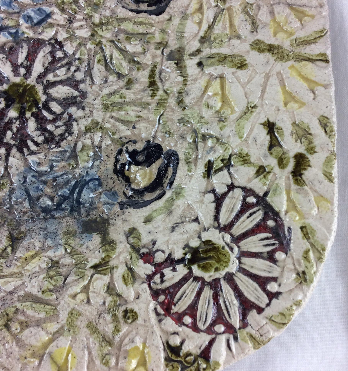 French Midcentury Decorative Ceramic Plate — detail 4