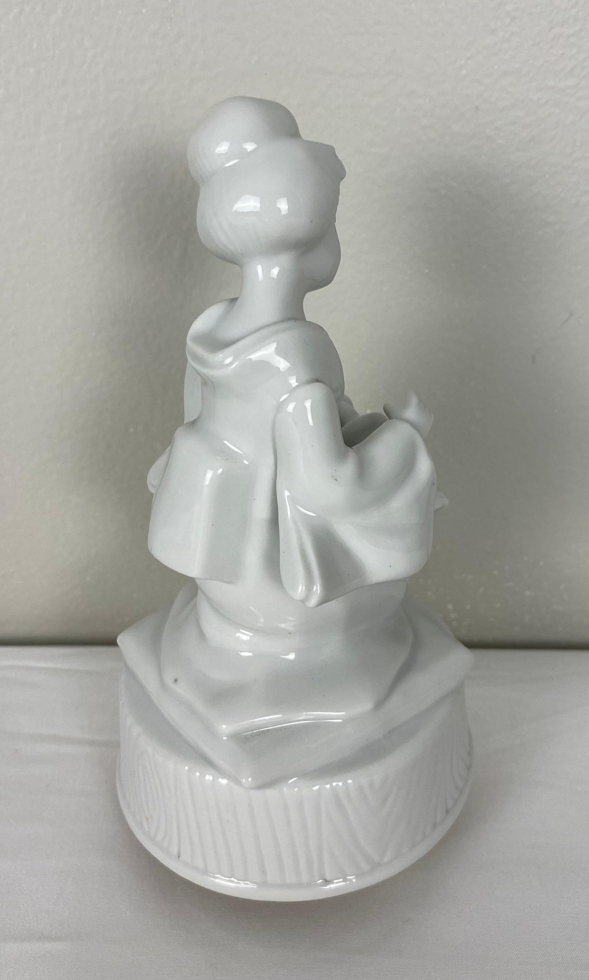 Japanese Lladro Style Figurines White Porcelain Music Boxes and Decorative Tree — detail 3