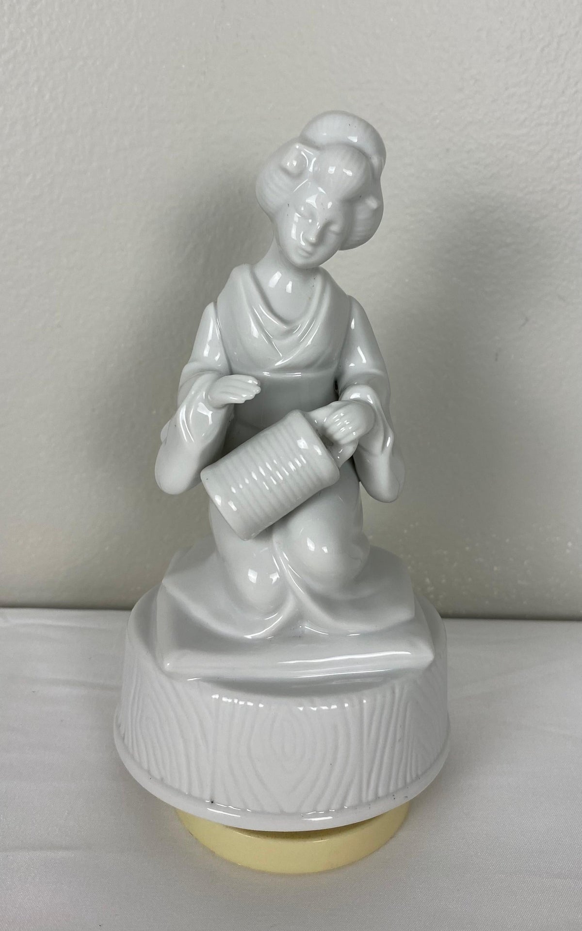 Japanese Lladro Style Figurines White Porcelain Music Boxes and Decorative Tree — detail 2